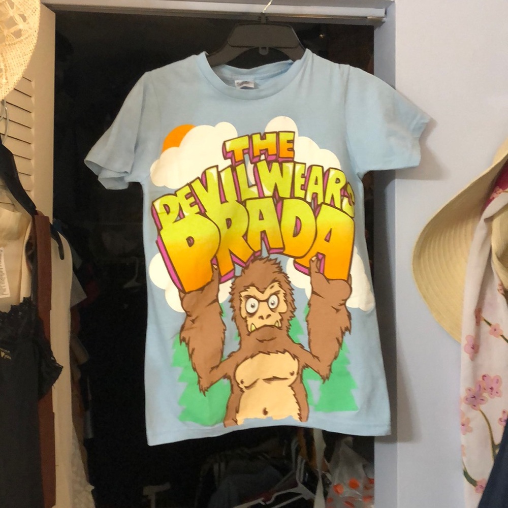 Novelty T-shirt brand new never been worn size large, 14–16